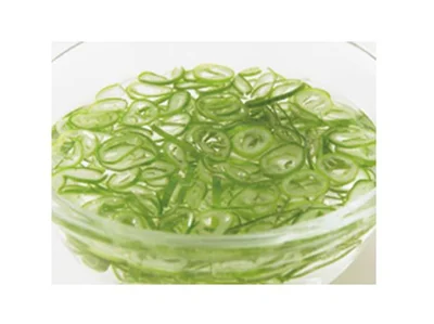 ねぎは辛みが強い野菜。白い部分も青い部分も、薬味など生で食べる場合は水にさらして辛みを程よく抜いておくと食べやすい