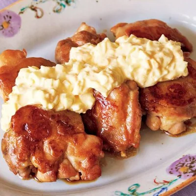 【画像を見る】満足感たっぷり！「照り焼きチキンタルタルソースがけ」