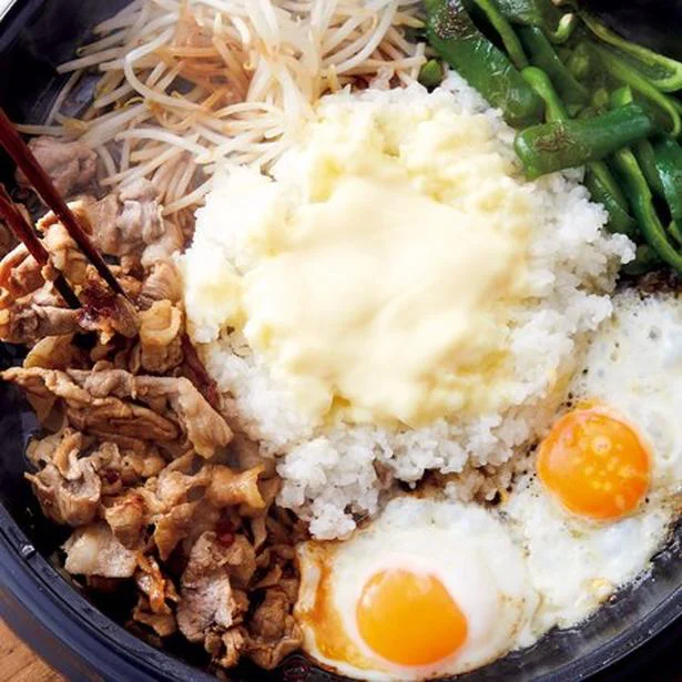 ホットプレートを駆使して自宅でアウトドア！ BBQ顔負けの鉄板メニュー