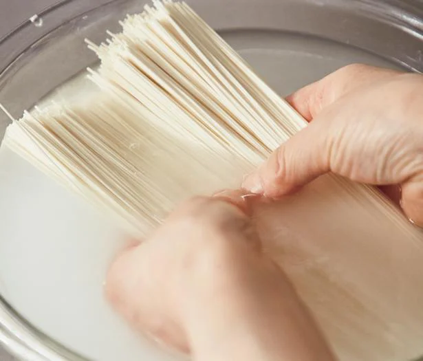 水からゆで始めてOK！少ない水でゆでる時短アレンジそうめん2選