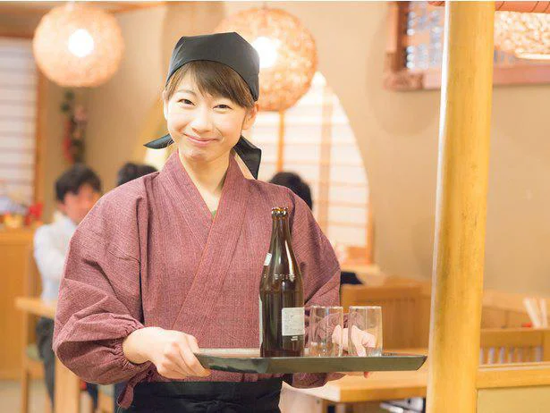飲み屋でビールが栓を抜かれて提供されるのはなぜ?