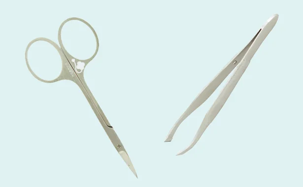 揃えるものはこの2つのみ!眉カットばさみと毛抜き