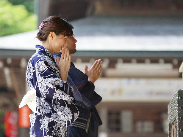 神社で柏手を打つ意味は?