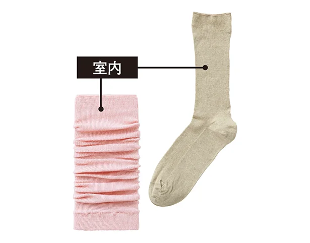 (右)フレンチリネン1×1リブソックス ¥1,540(左)シルクショートレッグウォーマー¥1,540/タビオ