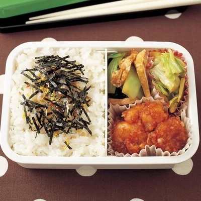 【画像を見る】チリソースがえびに合う「小えびのチリソース炒め弁当」