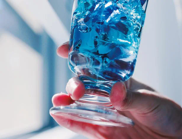 ステンドグラスのような 透き通る青のキューブゼリーポンチ 世界一美しい透明スイーツレシピ 4 レタスクラブ