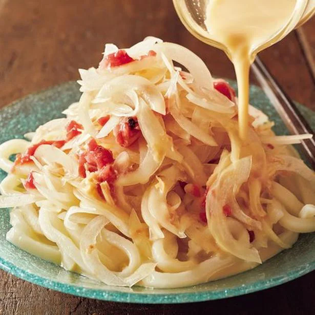 「梅おかかオニオンうどん」