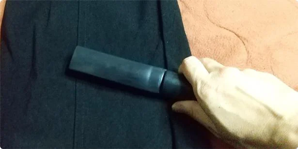 「繰り返し使える携帯粘着クリーナー」は服の糸くずがきれいにとれる!
