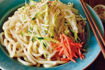 【画像を見る】野菜だけでも食べごたえあり「“もやしどっさり”冷やし中華風うどん」