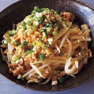 もやしとうどんがなじんで、あっさり食べられる