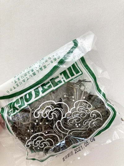 袋の開封口を折り曲げる
