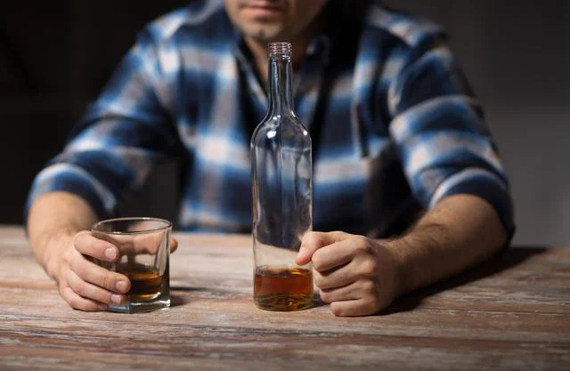 年々酒癖が悪くなり、暴言が増えた父。母や家族がケガをする前にどうにかしたい【お悩み相談】