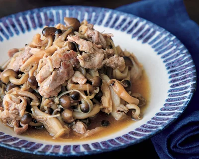 ご飯がすすむホッとする味「豚肉ときのこの甘辛煮」