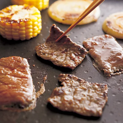 【画像を見る】ホットプレートで作れば外食気分♪「牛赤身焼き肉」