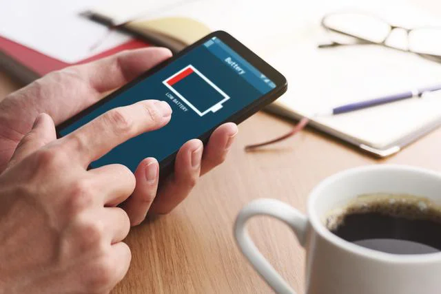 スマホのバッテリーを長持ちさせる工夫　ミニマリスト スマホの中を片付ける(5)
