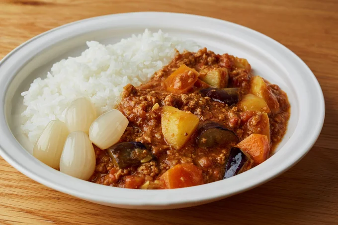 鳥取県民に愛される鳥取カレー。水の代わりにほうじ茶で煮込むと熟成した味わいに