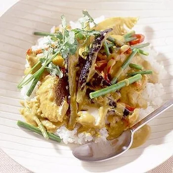ココナッツミルクを使えばラクラク本格派！ エスニックカレー5選
