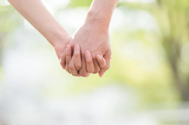 結婚していても好きな人ができるのはアリ？ ナシ？ みんなの意見を聞いてみた！