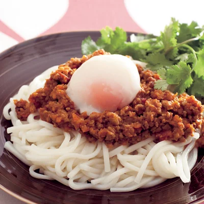 「ピリ辛キーマカレーうどん」