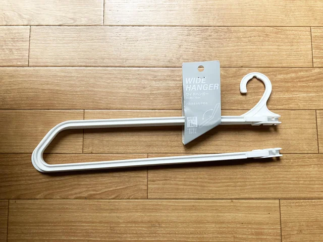 どんなに大判のバスタオルでもドンッと来い！【セリア】の「ワイドハンガー」なら広がりっぷりがスゴくてよく乾く～！