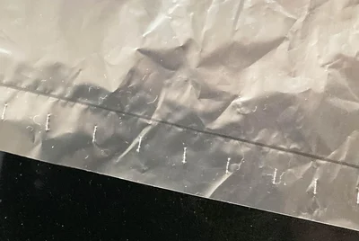 袋底に等間隔で入っている小さな切り込み
