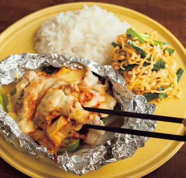 焦げ付いたチーズを洗う必要なし！ホイル焼きで楽しむチーズタッカルビ風献立