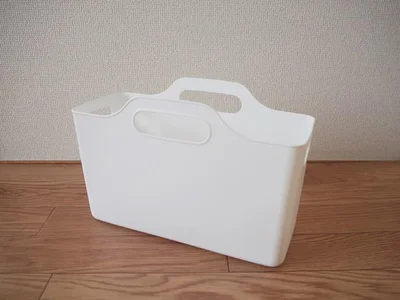 【セリア】の人気商品「ハンドル付ソフトライナーケース」