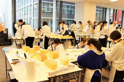 「ジャパンチーズアワード2020」一次審査の様子
