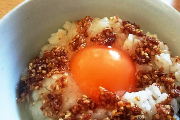 サクッサクの「食べるしょうゆ」で【作ってみた】ら、禁断のヤミツキ系に!?