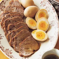 肉も卵も味がしみしみ♪ 鍋ひとつで手間なくできる煮豚レシピ