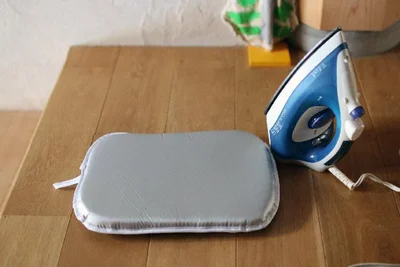 ちょっとした小物のアイロン台にも。