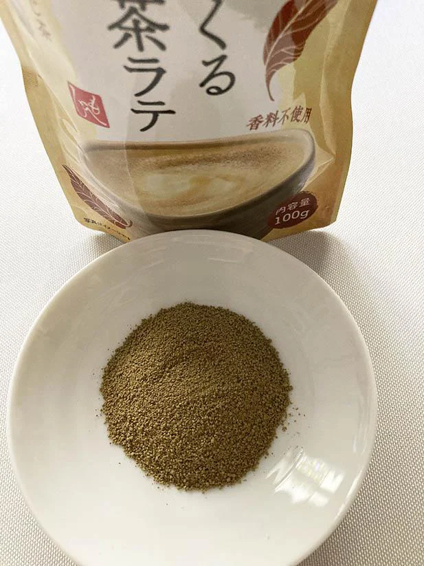 パウダーからもほうじ茶の香ばしさがほんのりと漂う