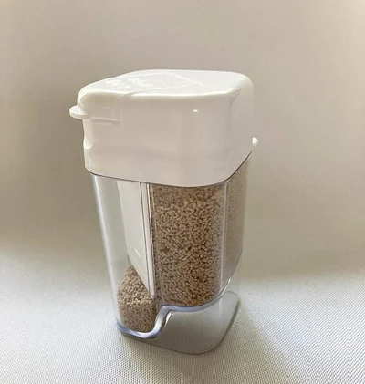 ボトル内にある仕切りの下部分に、小さじ1杯分の粉末が溜まる仕組み