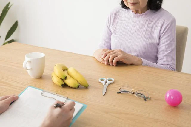 アルコールに依存し、最近は同じことばかり繰り返す母。ひょっとして認知症？！【お悩み相談】
