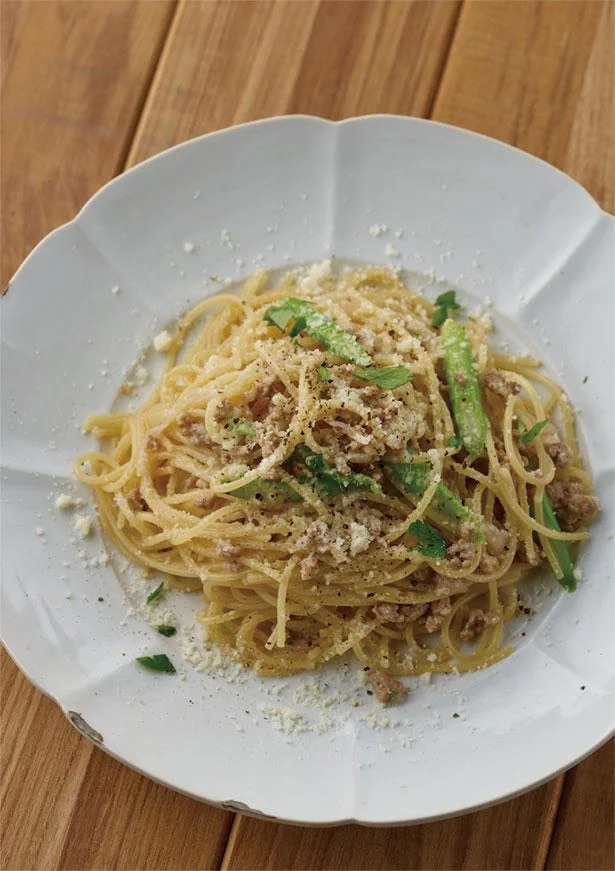 野菜の甘みと塩味の肉がマッチ！「豚ひき肉とアスパラのラグーソースパスタ」