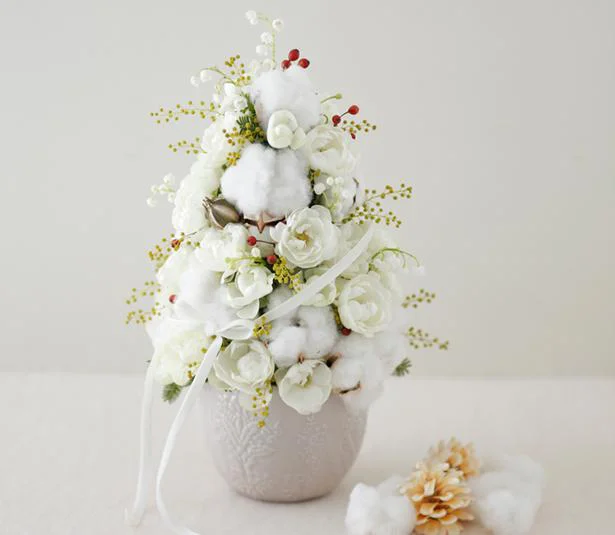 おうちクリスマスを華やかに 花 で作る簡単ミニツリー5つのアイデア レタスクラブ おうちクリスマスを華やかに 花 で作る簡単ミニツリー5つのアイデア レタスクラブ