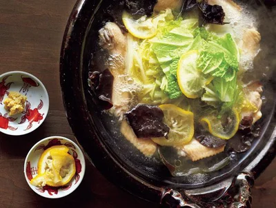 旬の白菜をたっぷり食べたい！ゆずの香りが食欲そそる白菜鍋