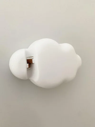 裏面マグネットで冷蔵庫にもつけられます