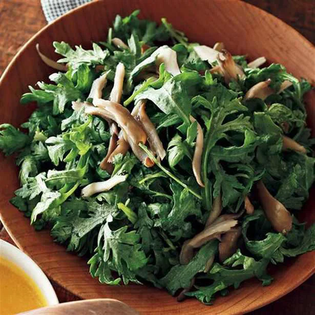 生だと食べやすくなる⁉ 苦手な人にも試してほしい春菊のサラダ