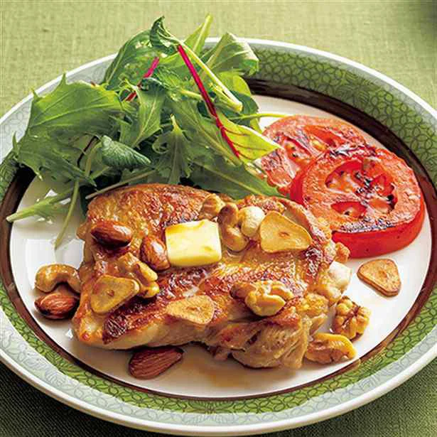 味付けはどれがお好み？ いつものとり肉で作れる皮目がパリッと香ばしいチキンソテー
