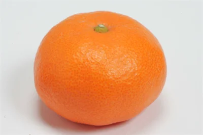 果皮がオレンジで、色が濃いのがおいしいみかんの証