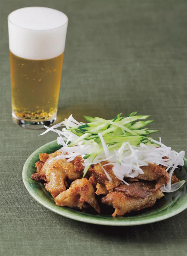 ビールが止まらない「パリパリ鶏皮の七味しょうゆ焼き」　家にあるものですぐ作れるまかないメシ(4)