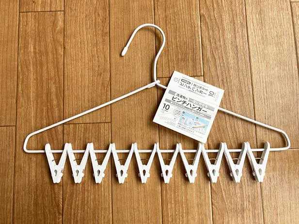 ちまちました小物の洗濯＆取り込みがラク！【セリア】の「洗濯物が一度に外せるピンチハンガー」