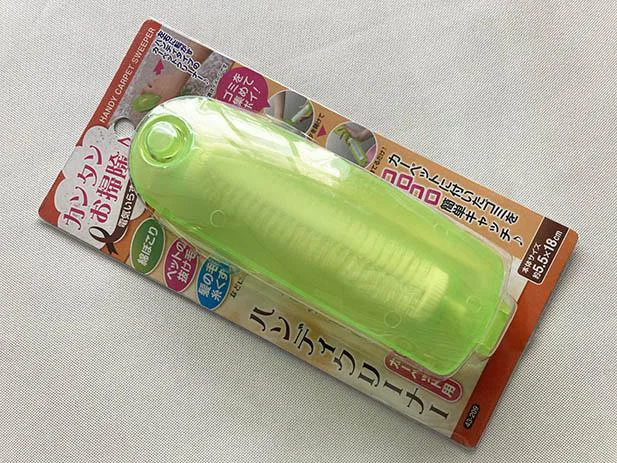 電気いらずでゴミをキャッチ！「サッとお掃除！ 簡単便利なハンディカーペットクリーナー」