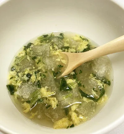 スープのうまみを吸ったキューブ寒天がいっぱい♪