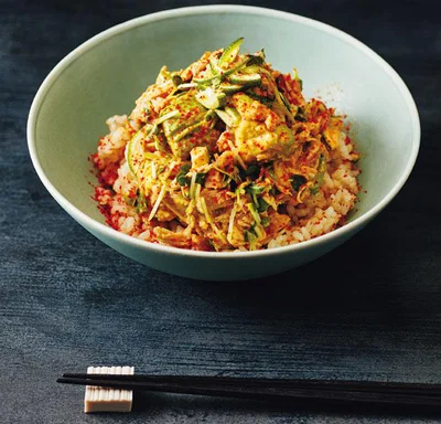 寒い日のランチにおすすめ。アボカドツナ玄米丼/魔法のエイジングケアレシピ（5）