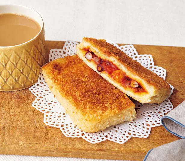 こうばしいパンに甘みのあるソース味がぴったり！揚げ焼きミートパン