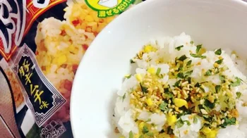 オトナ味の進化系ふりかけ!?混ぜるだけで本格炒飯という「夢のずぼら飯」を【作ってみた】