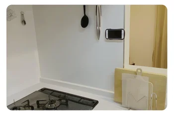 スマホが壁にピタッ ダイソー 強力な粘着力でもうスマホの置き場所に困らない 画像6 9 レタスクラブ