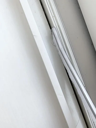 汚れが溜まりがちなベランダの窓下も